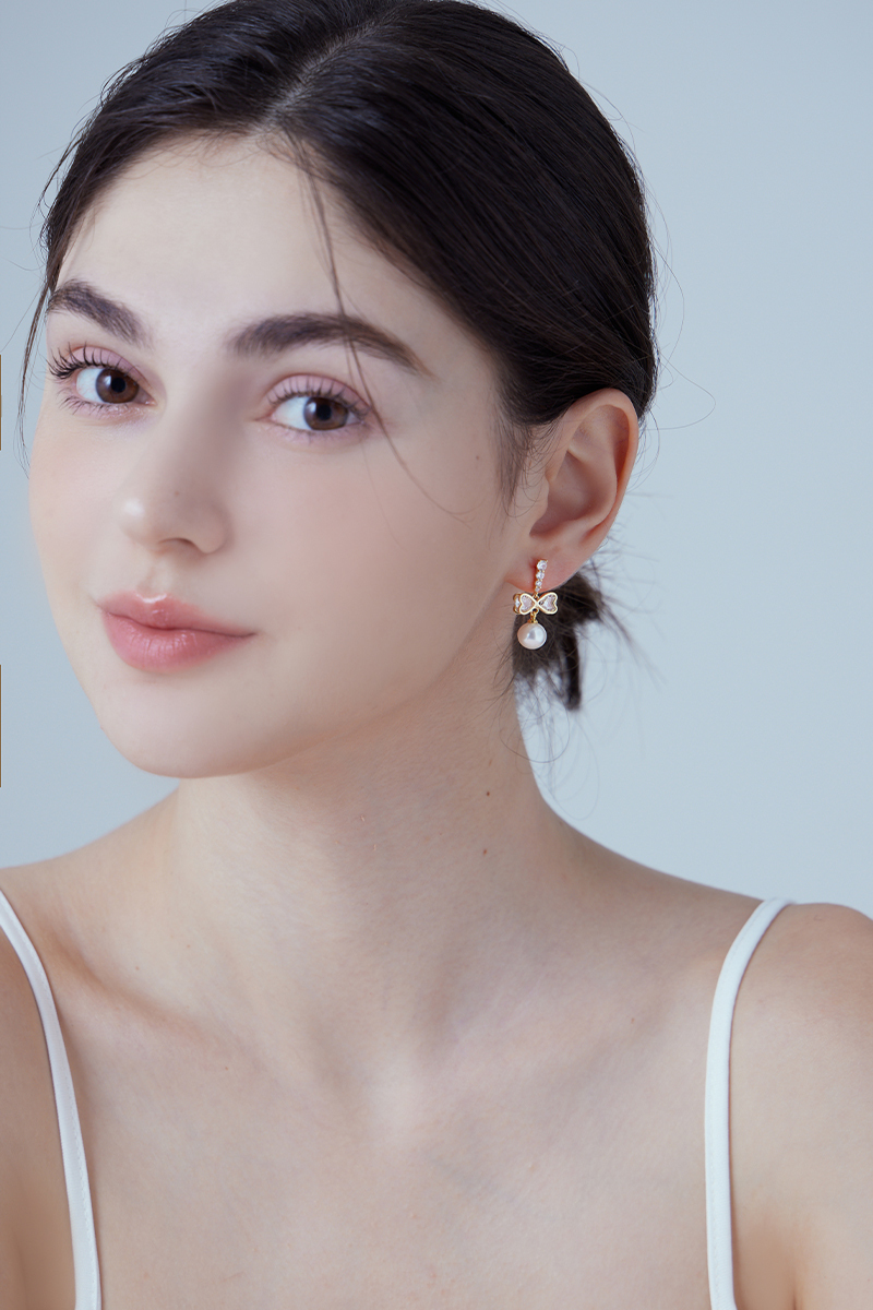 仙氣鋯石蝴蝶結。銀針耳環
