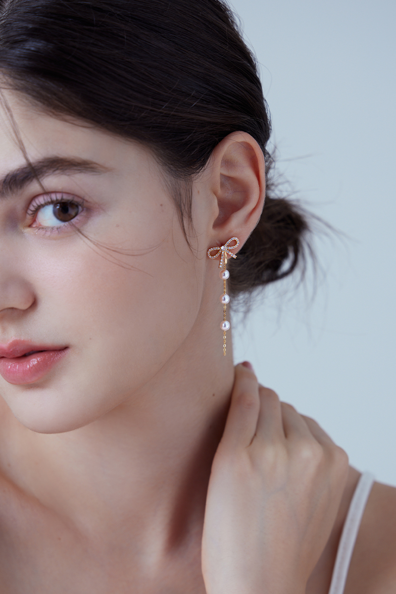 仙緣鋯石蝴蝶結垂墜珍珠。夾式耳環
