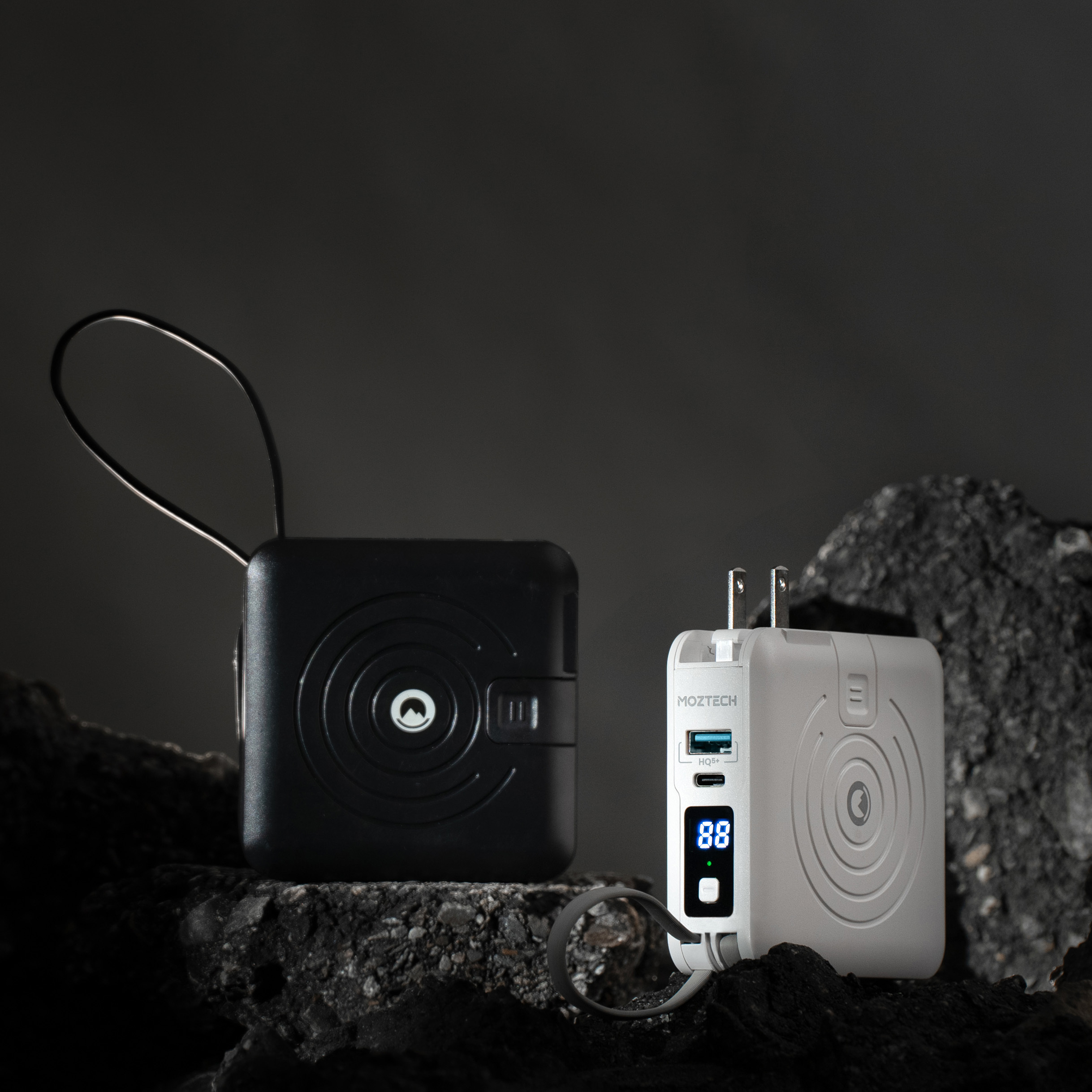 MOZTECH 萬能充Pro 多功能五合一 行動電源