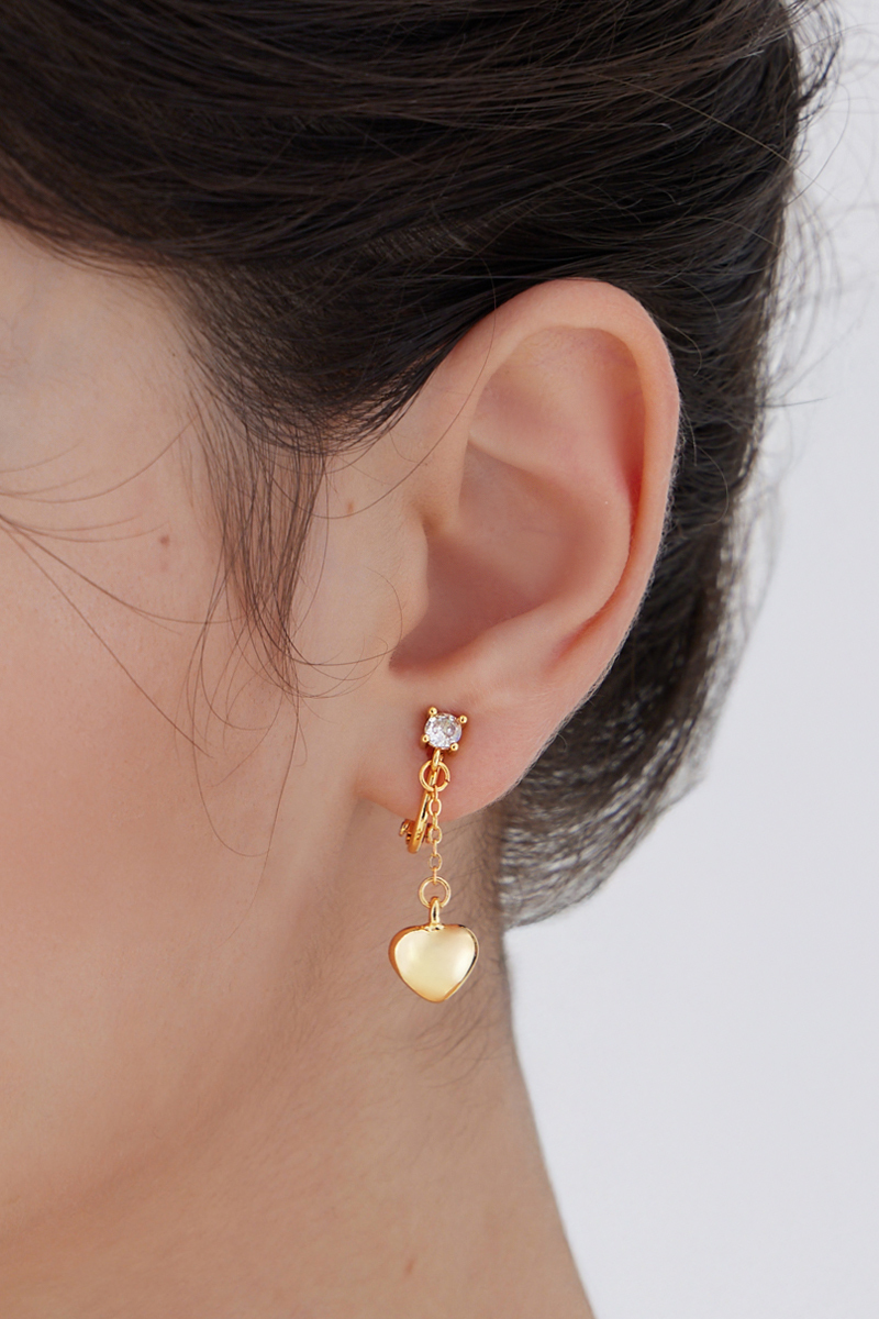 質感桃心垂墜。夾式耳環