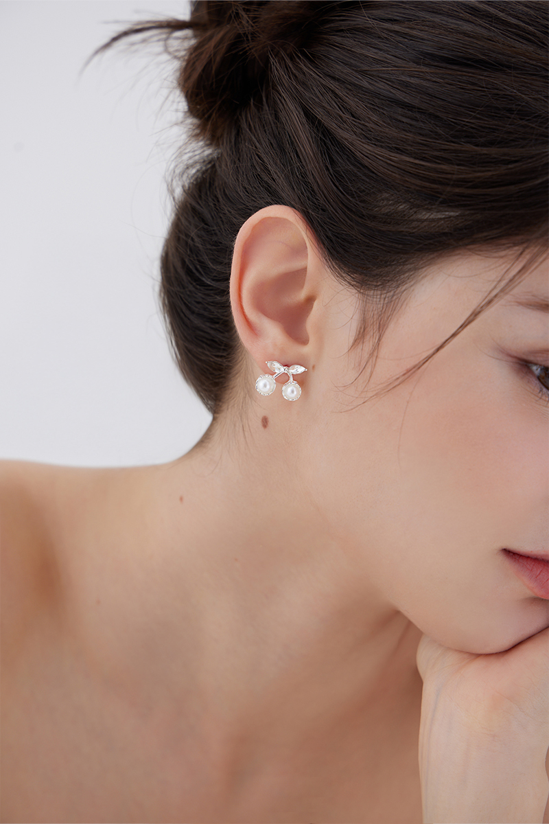 櫻桃珍珠。針式耳環