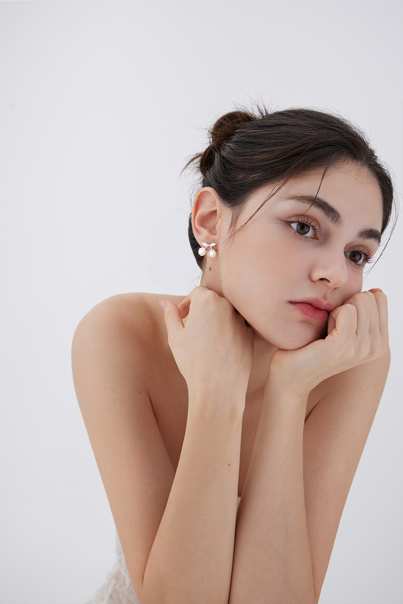 櫻桃珍珠。針式耳環