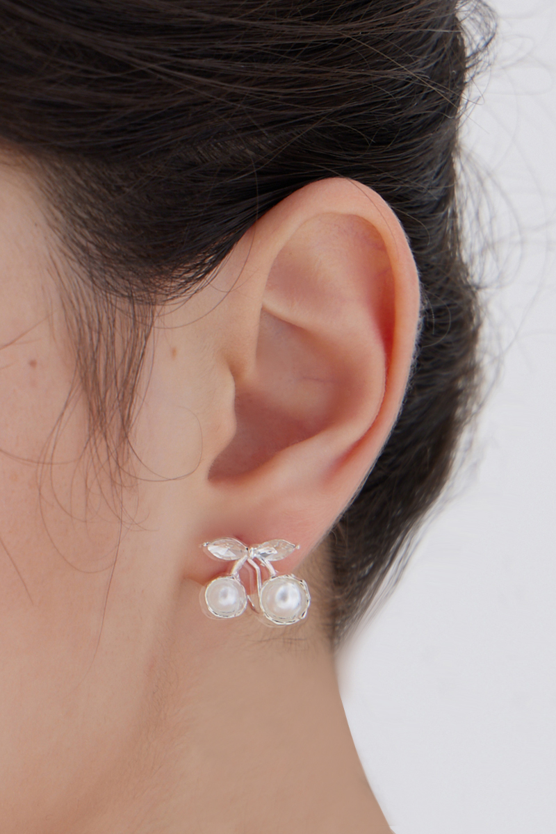 櫻桃珍珠。夾式耳環