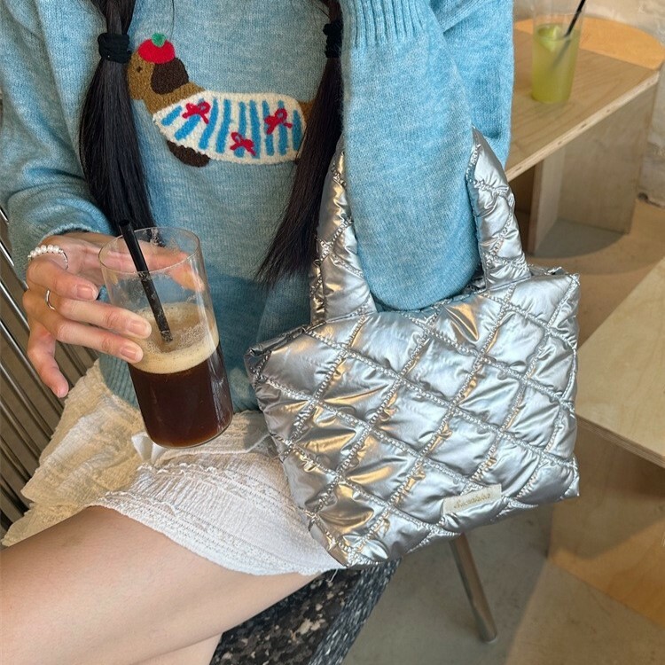 《5440》銀色菱格夾棉手提小方包