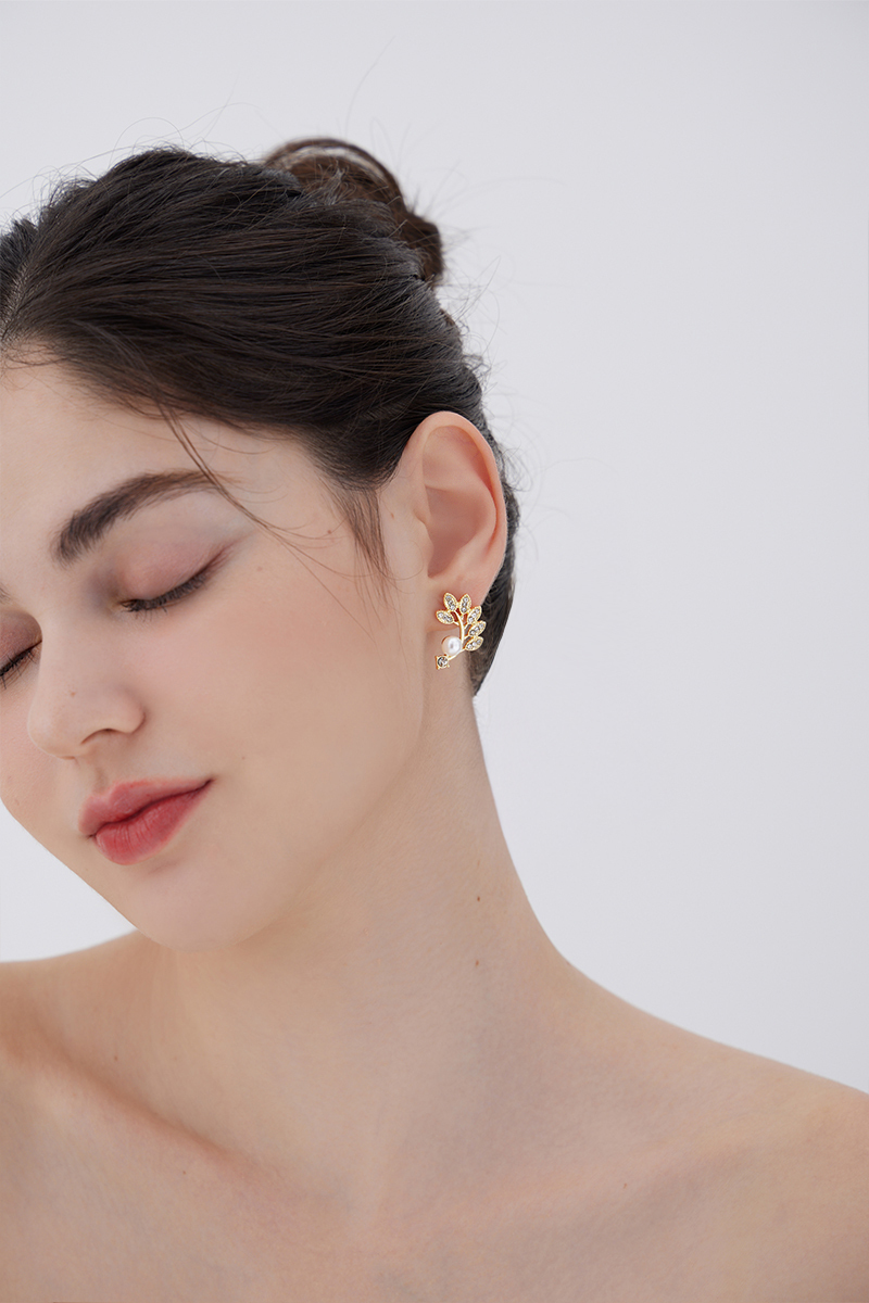 璀璨羽葉珍珠。銀針耳環