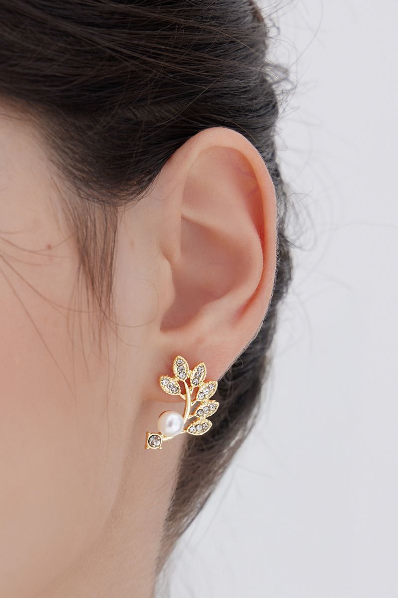 璀璨羽葉珍珠。銀針耳環