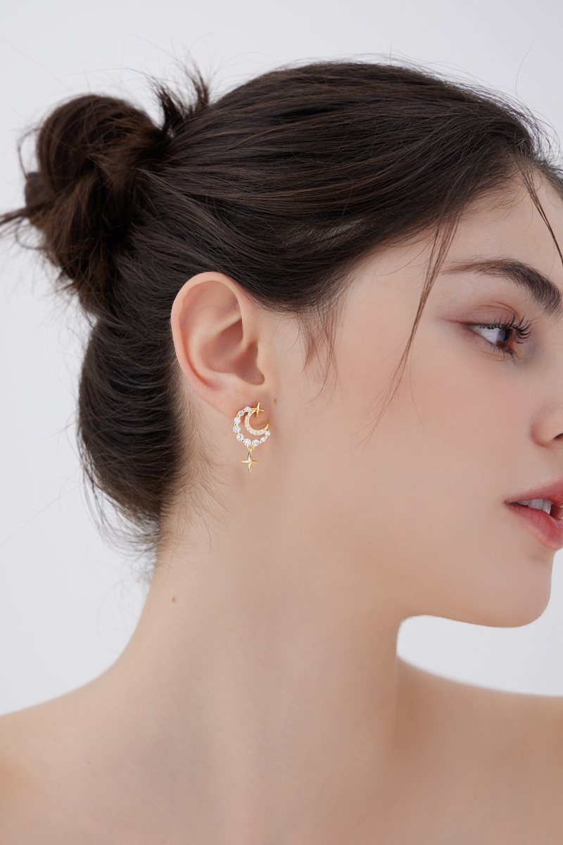 閃耀星影。針式耳環