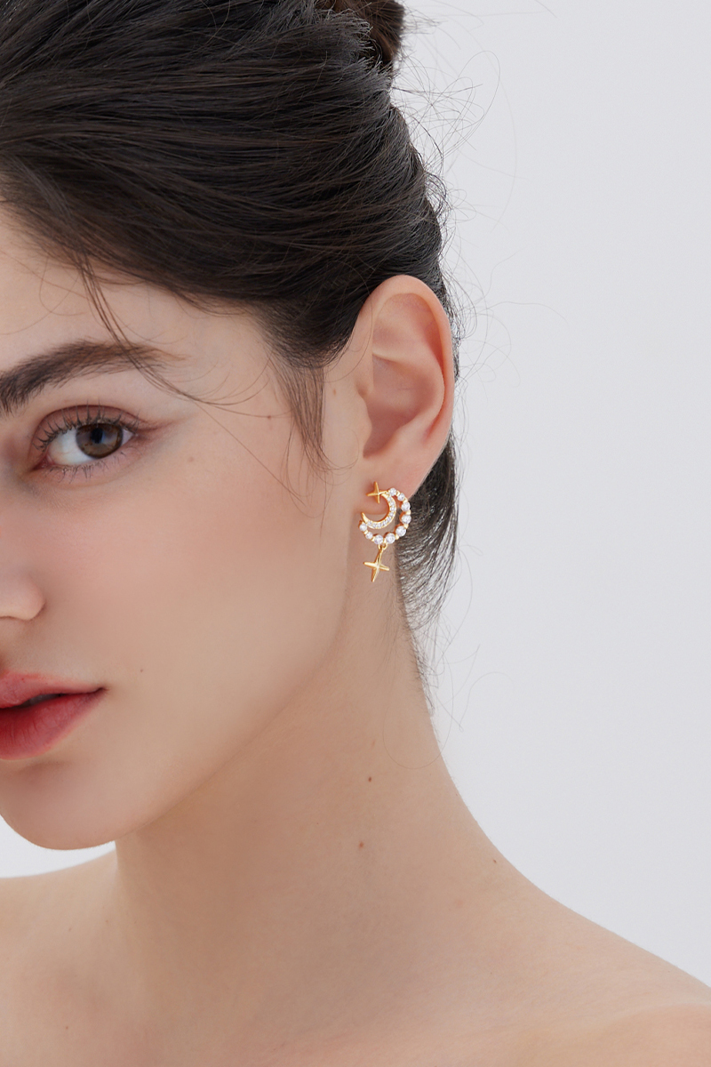 閃耀星影。針式耳環