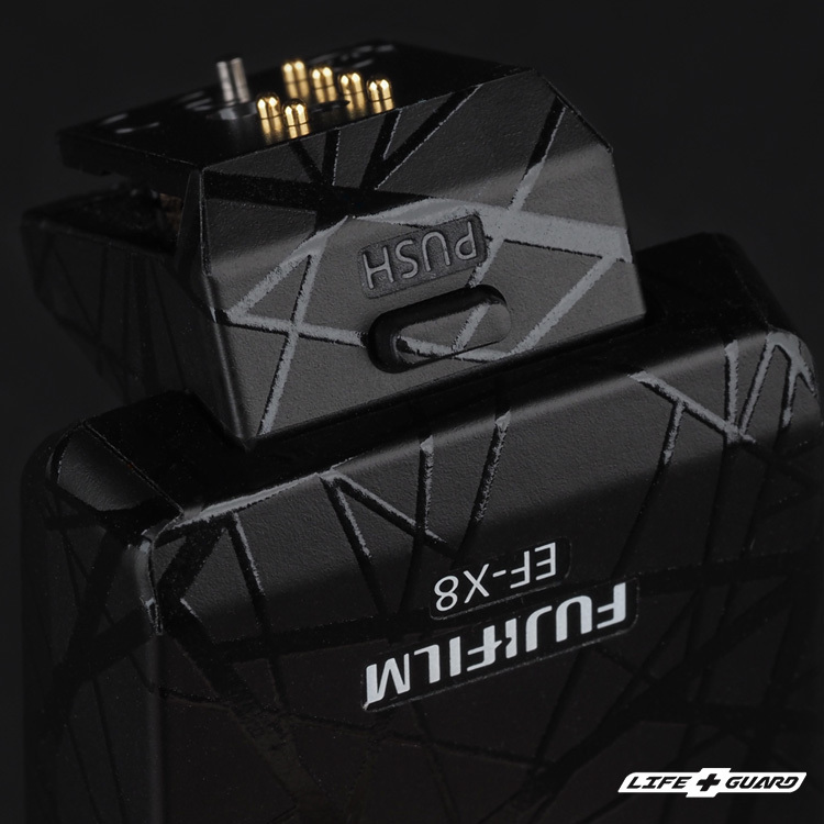 LIFE+GUARD 貼膜安裝特寫，適用 FUJIFILM EF-X8 閃光燈貼膜