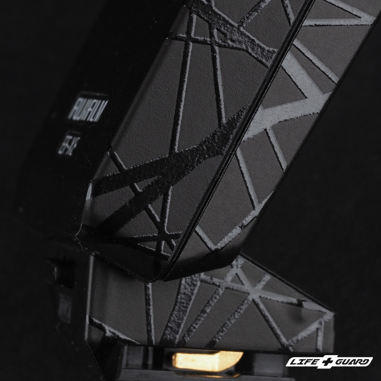 LIFE+GUARD 設計風格，FUJIFILM EF-X8 交織極黑閃光燈貼膜