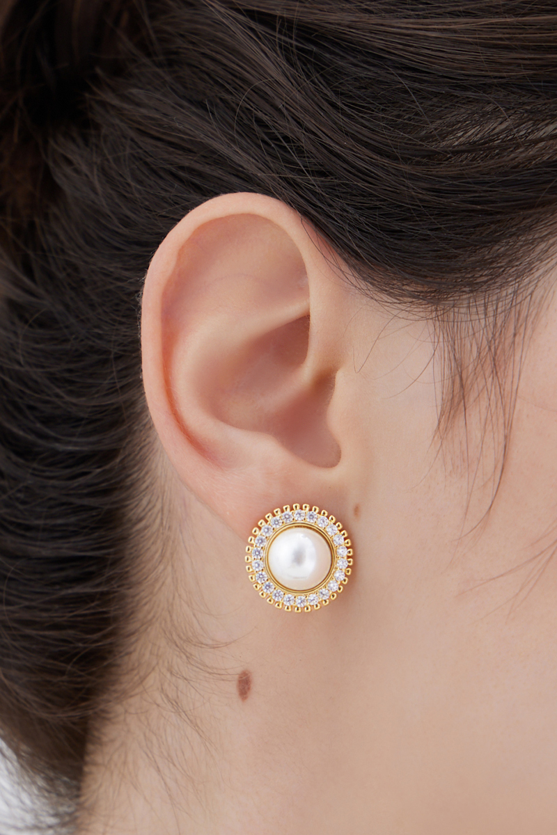 經典優雅圓環。銀針耳環