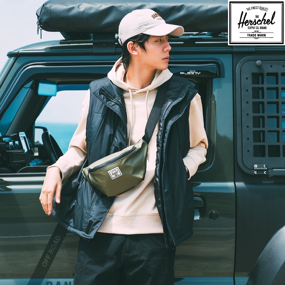 【Herschel】 中性經典LOGO鋪棉背心-黑