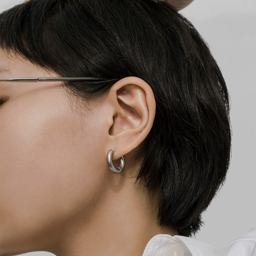 RECOVERY 基本4MM小圈形耳環 (霧銀)