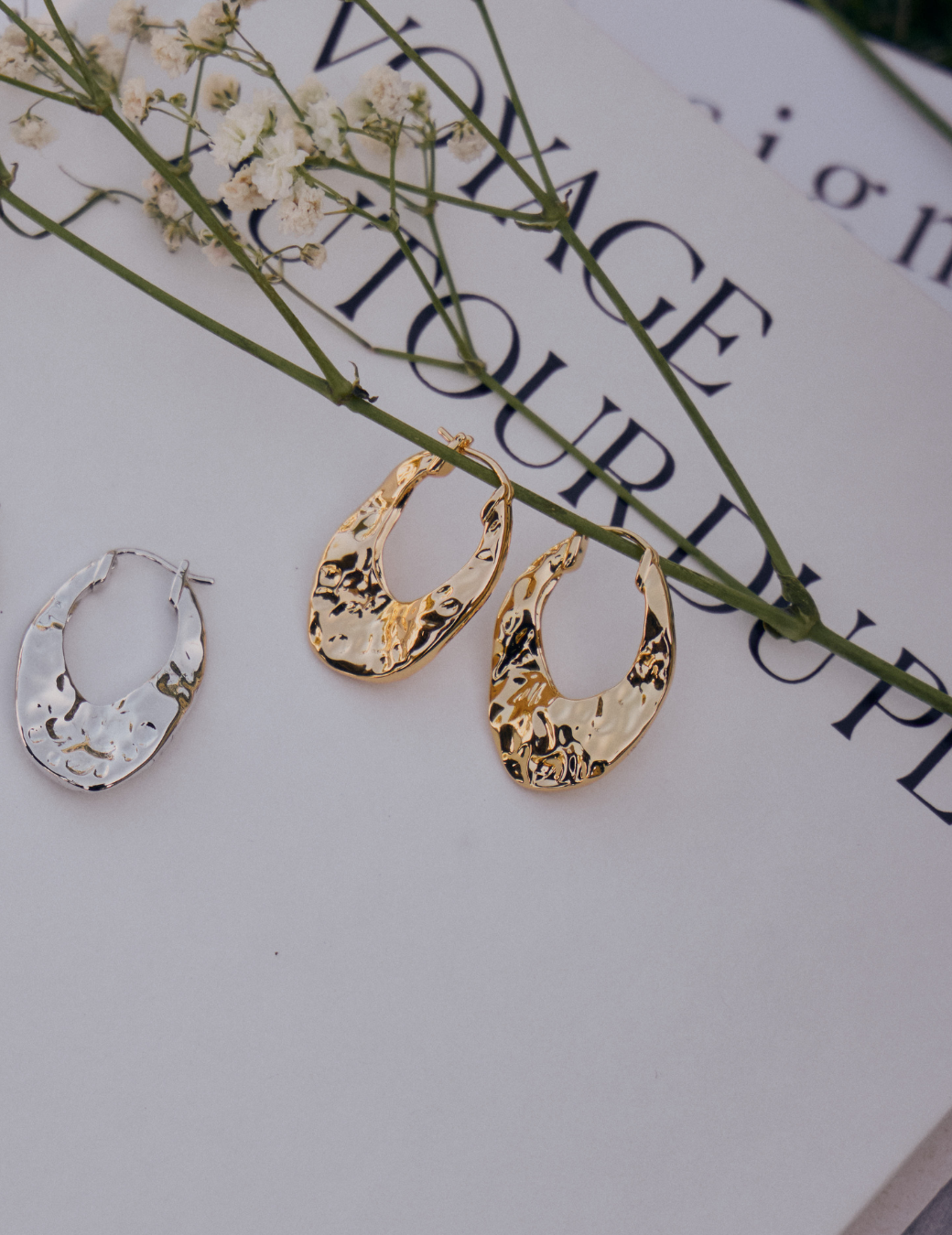 半月不規則簍空耳環（金色）