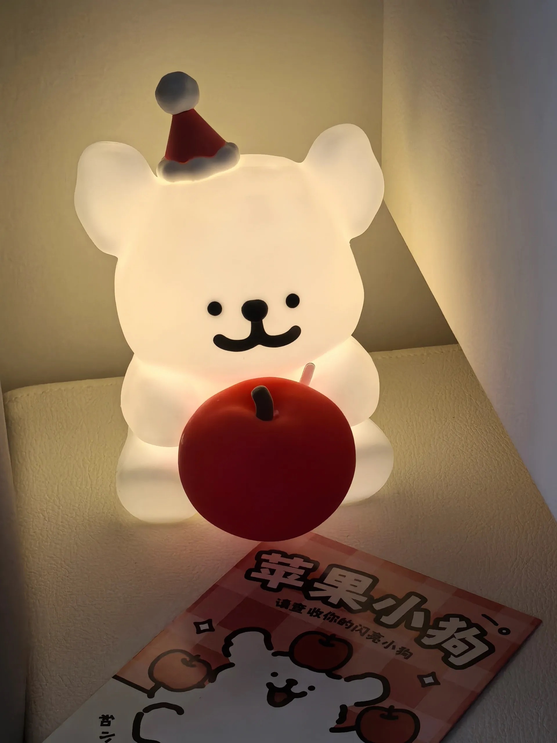 MALTESE 線條小狗 官方授權  蘋果 拍拍夜燈 小燈 擺設 公仔 / 預購