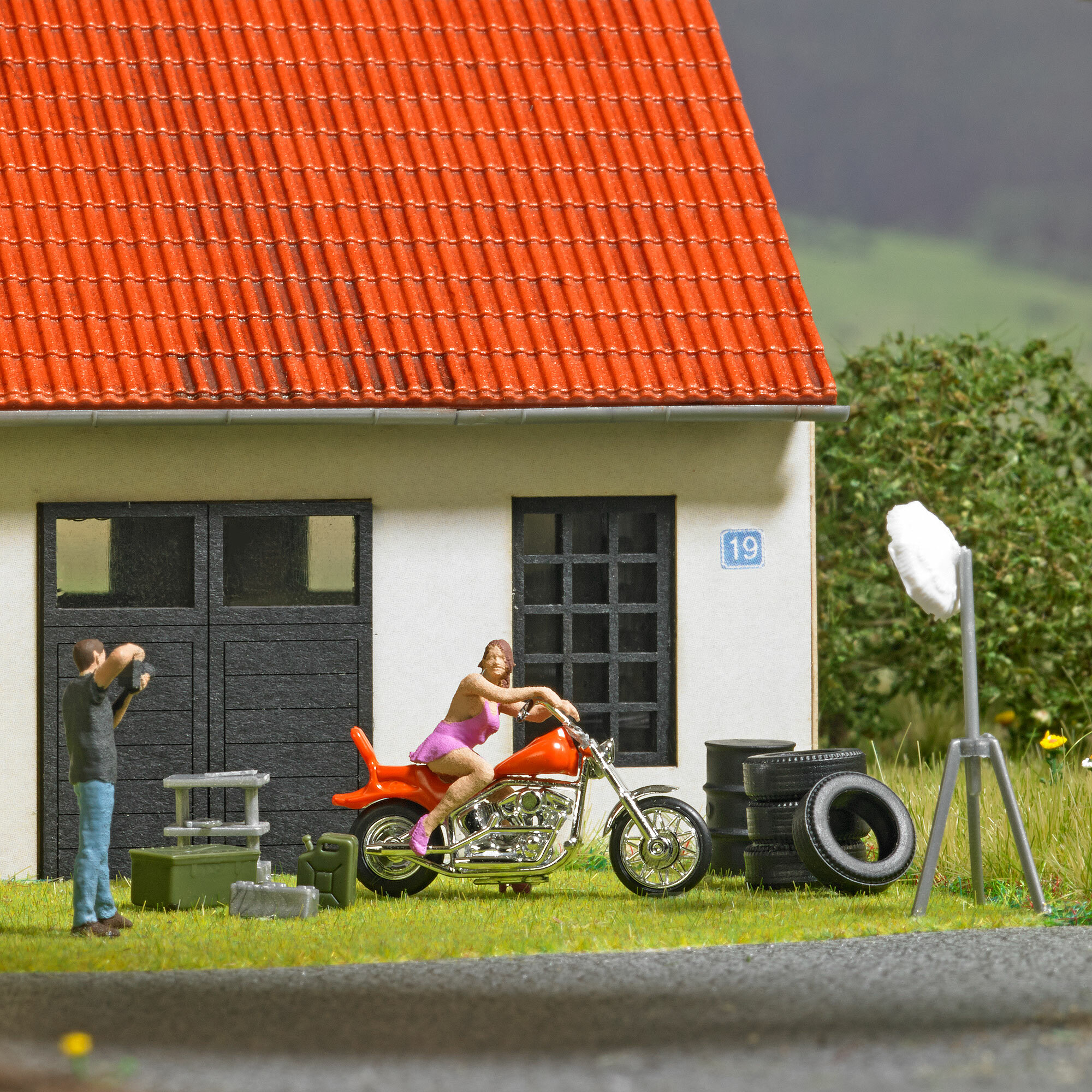 Busch 79811 HO規 摩托車模特兒+配件組