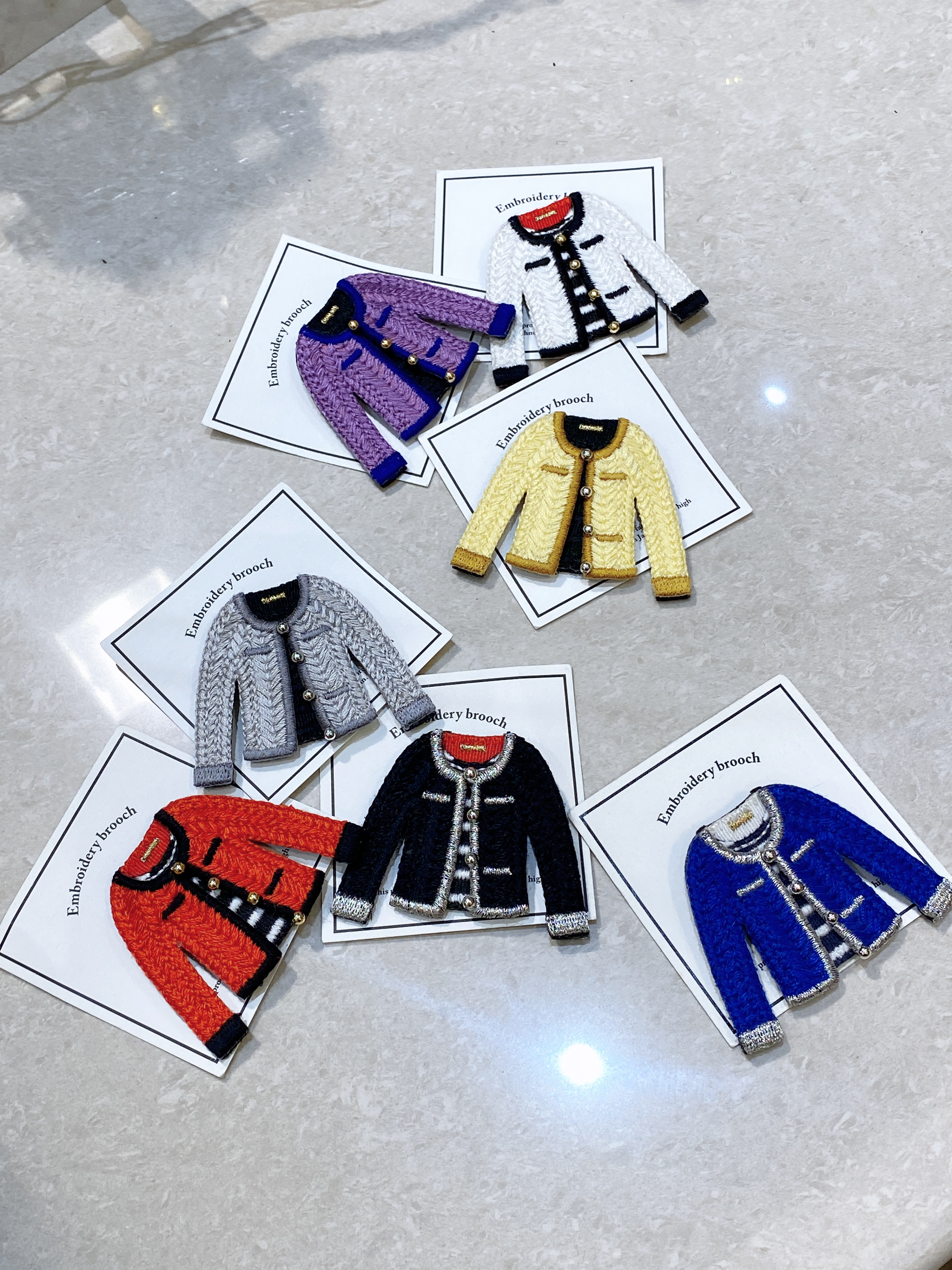 刺繡軟泥金釦外套胸針