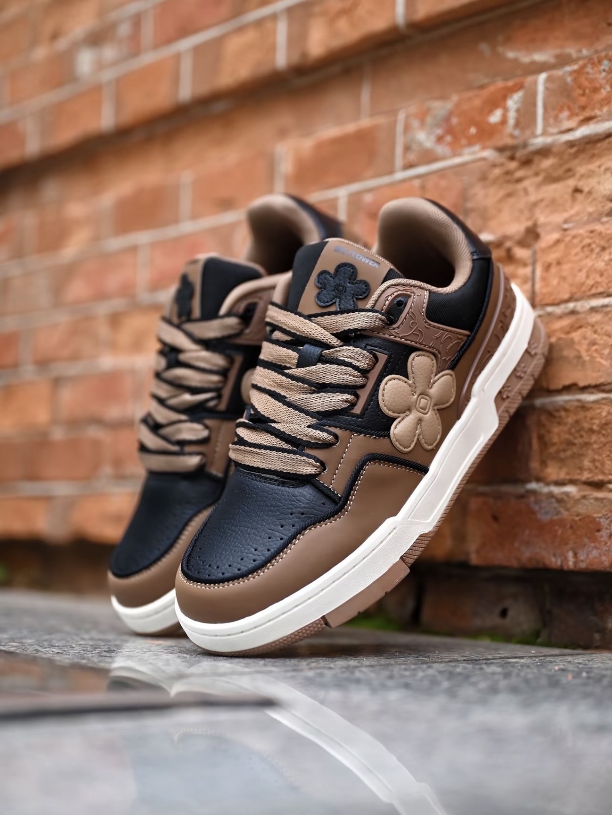 We Flower 小花鞋 藝術家聯名系列 摩卡棕 咖啡色 黑色 厚底 板鞋 男女同款/預購