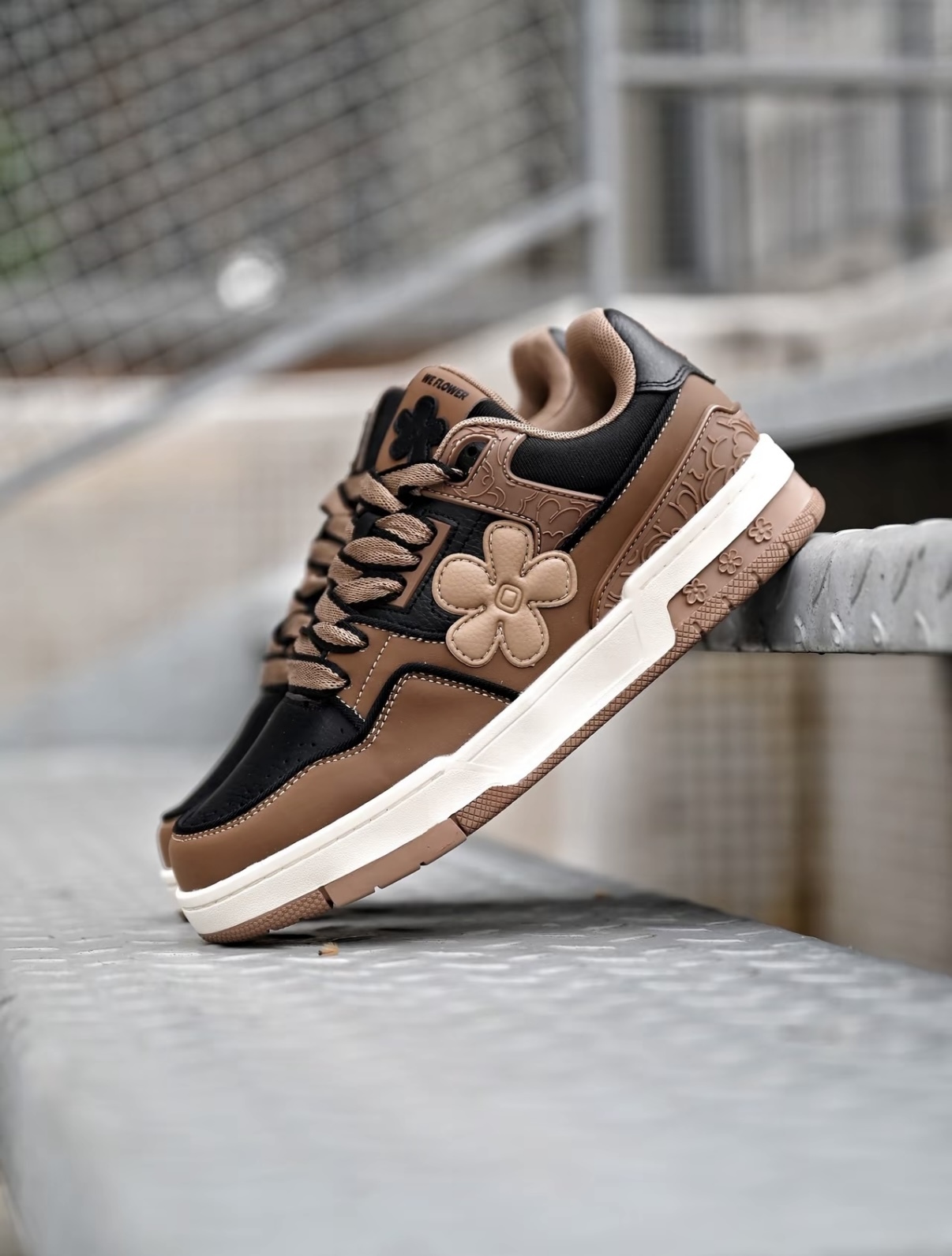 We Flower 小花鞋 藝術家聯名系列 摩卡棕 咖啡色 黑色 厚底 板鞋 男女同款/預購