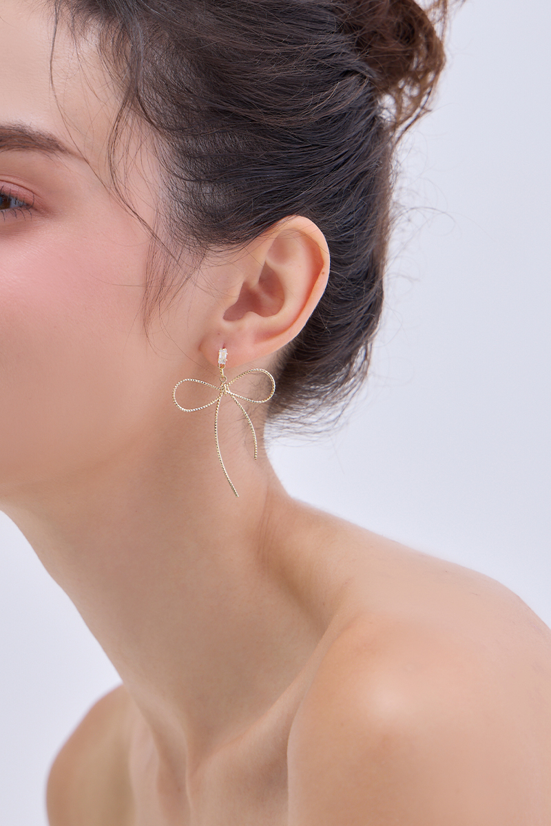 線條蝴蝶結。針式耳環