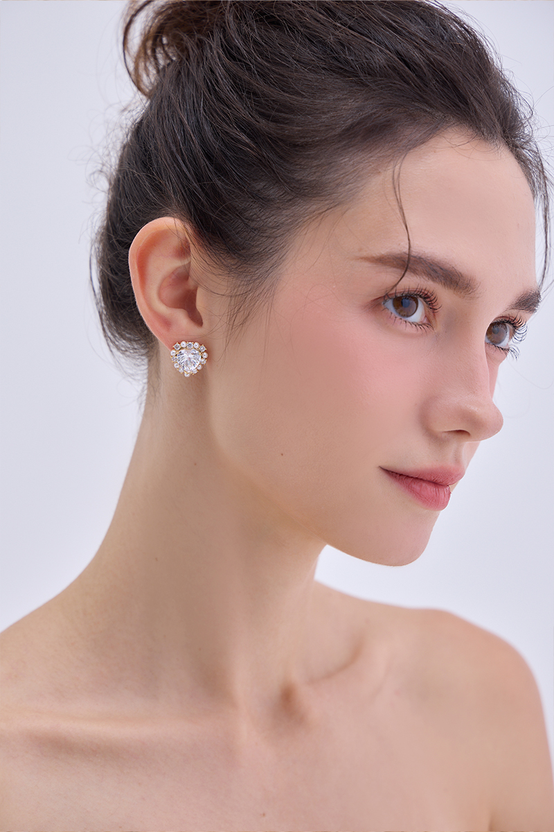 愛心滿鑽珍珠。銀針耳環