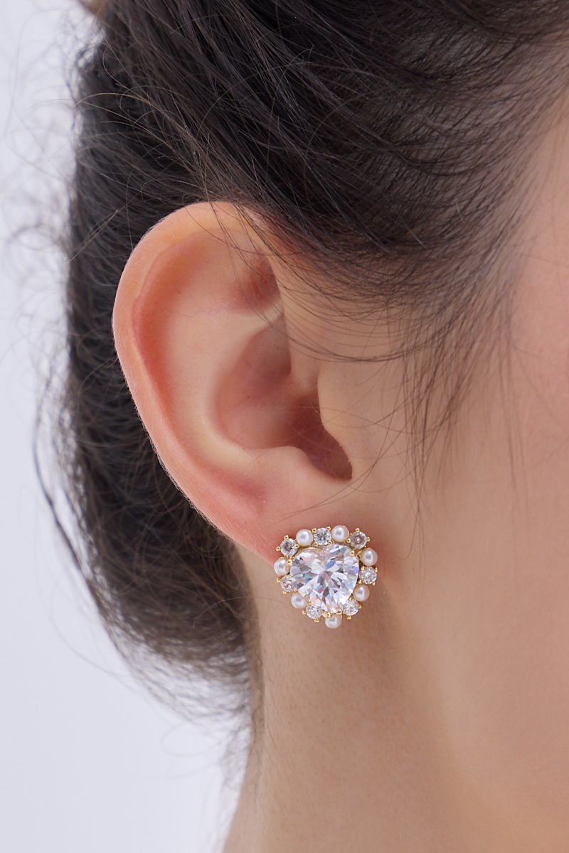 愛心滿鑽珍珠。銀針耳環