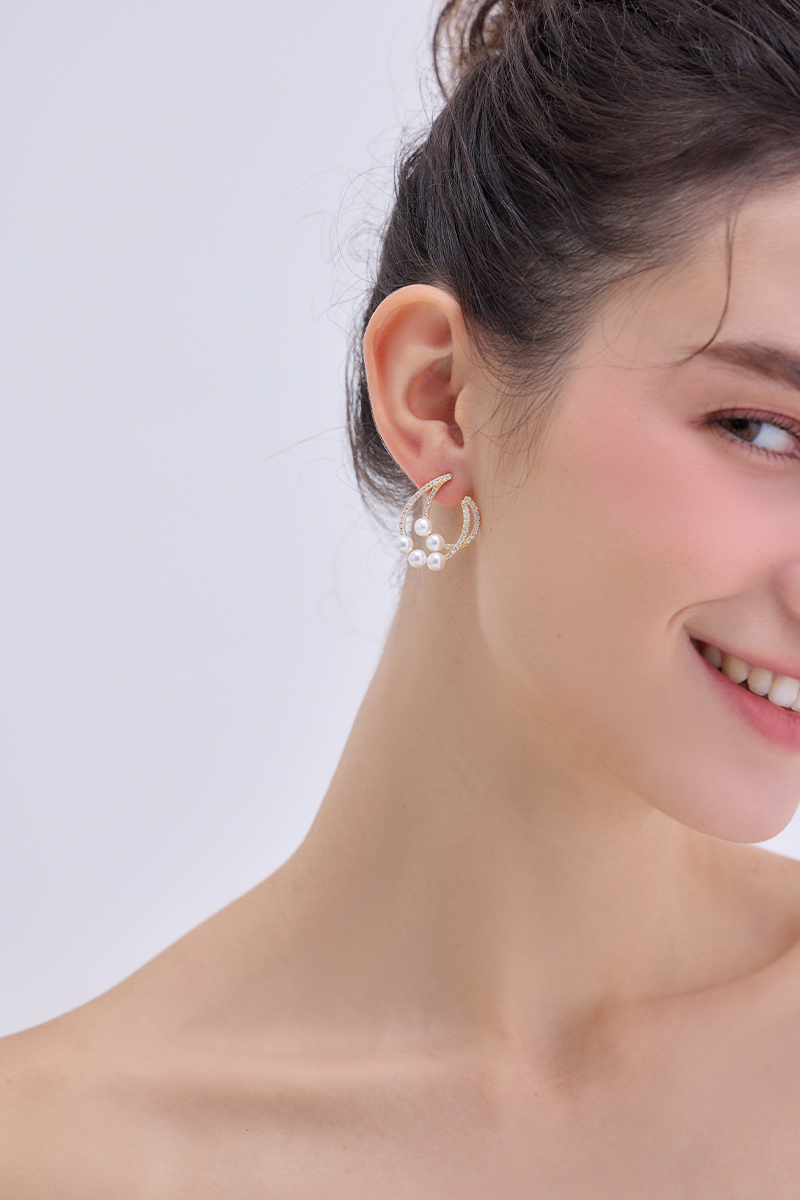 水滴線形鋯石。針式耳環