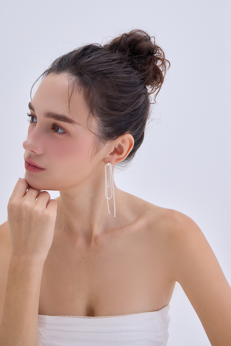 波光流蘇。針式耳環