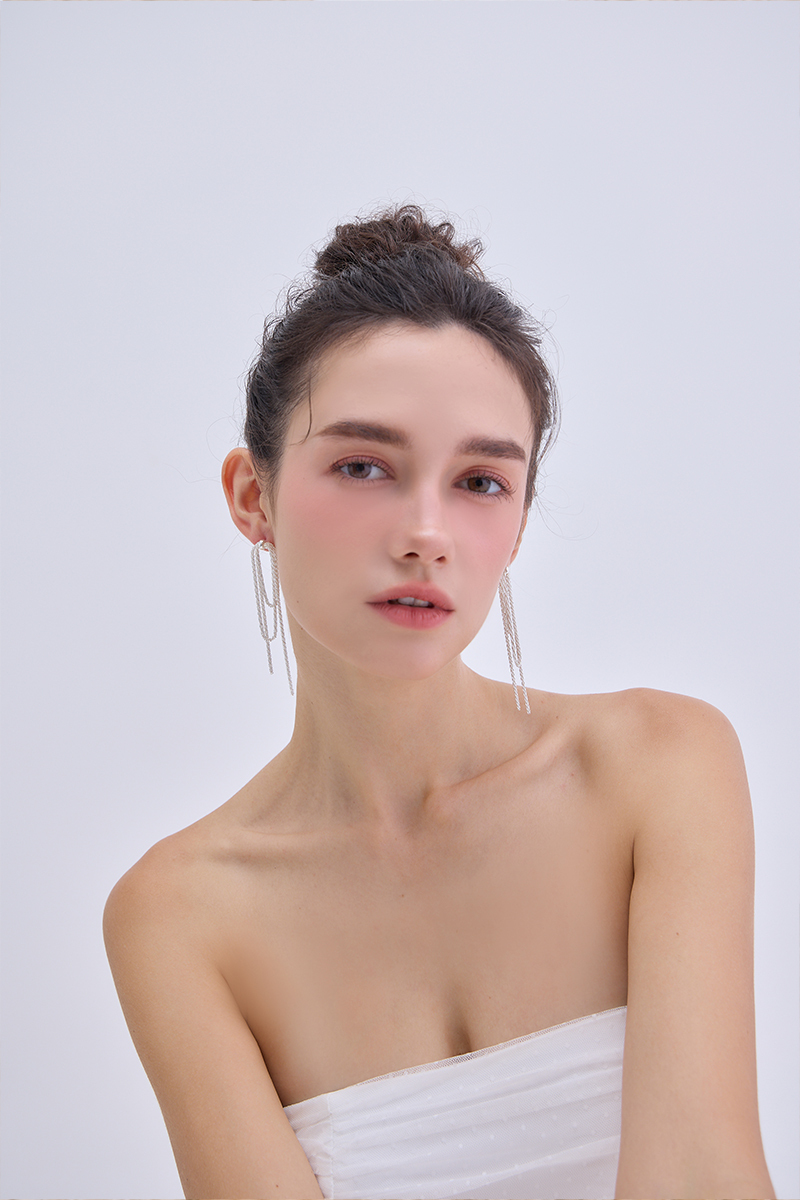 波光流蘇。針式耳環