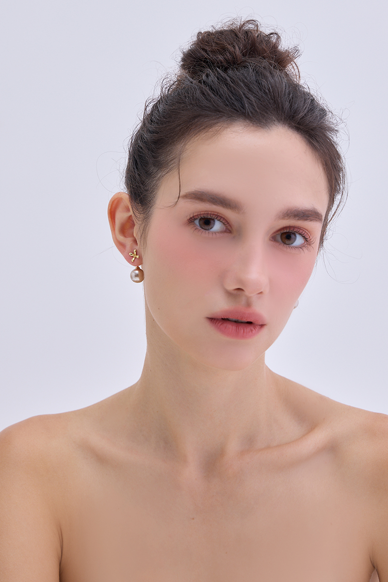 焦糖珍珠。銀針耳環