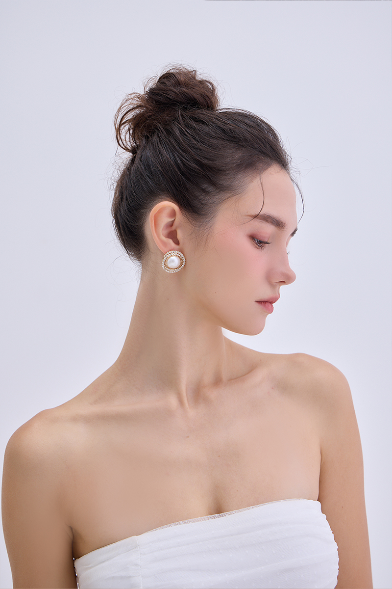 珍珠環鑽。針式耳環