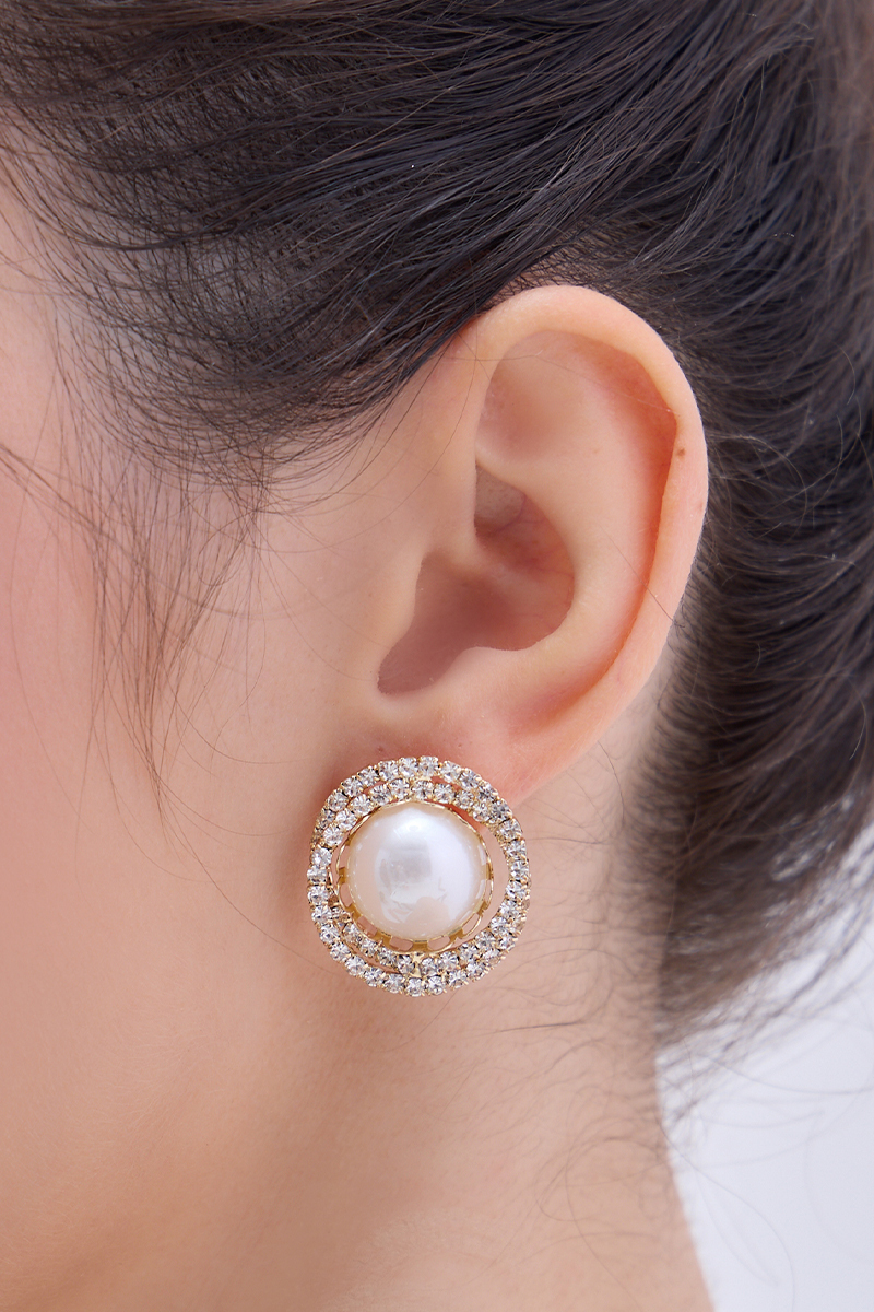 珍珠環鑽。針式耳環