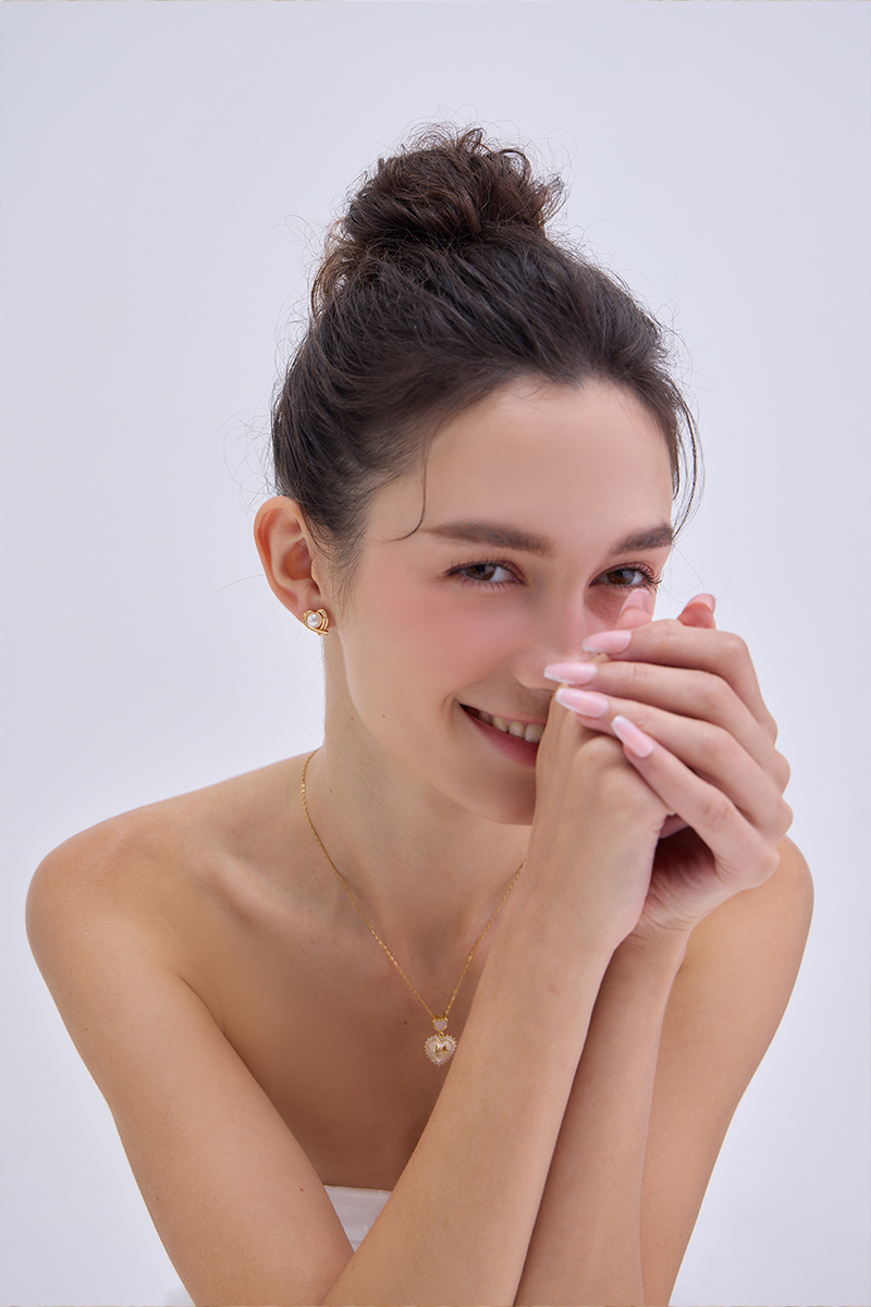 珍珠愛心甜美。針式耳環