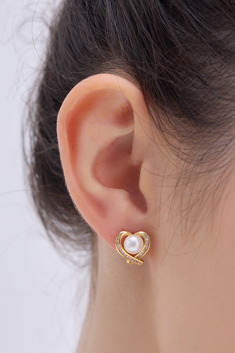 珍珠愛心甜美。針式耳環