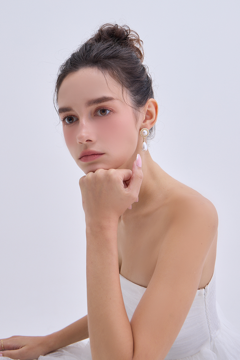 垂墜水滴珍珠。銀針耳環