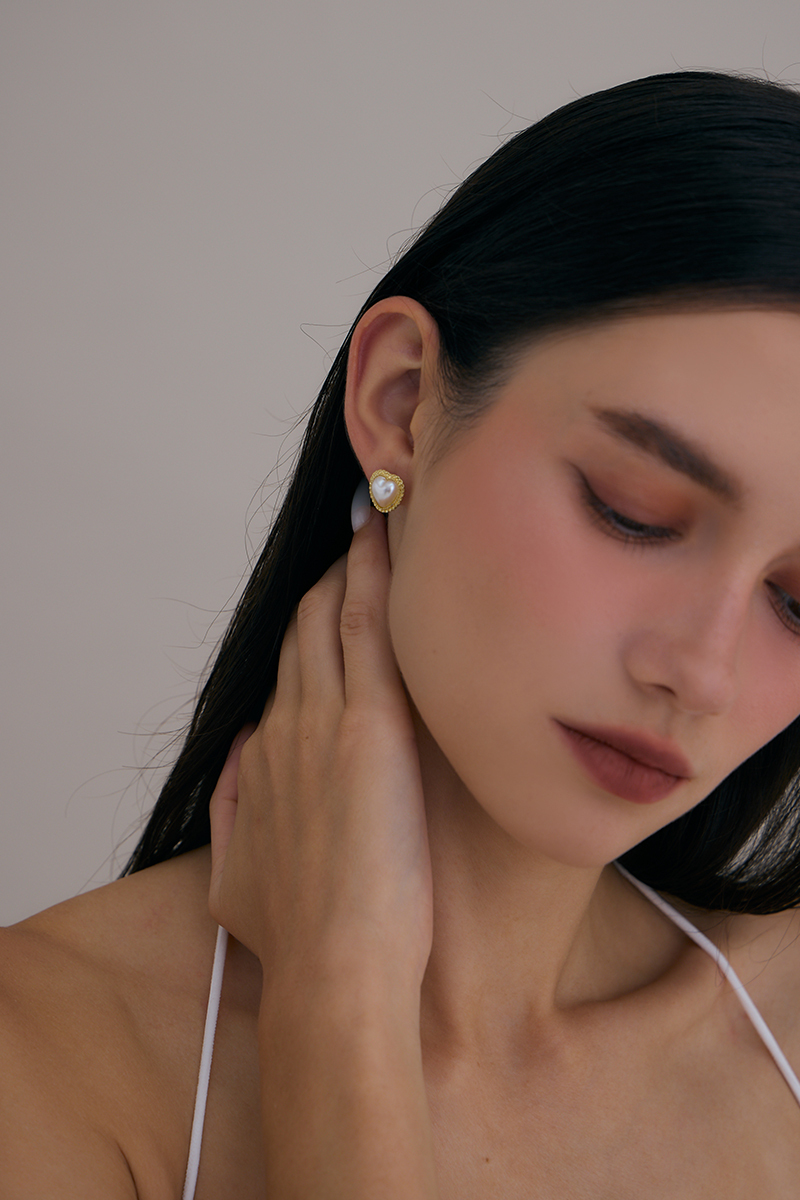 珍珠愛心語。針式耳環