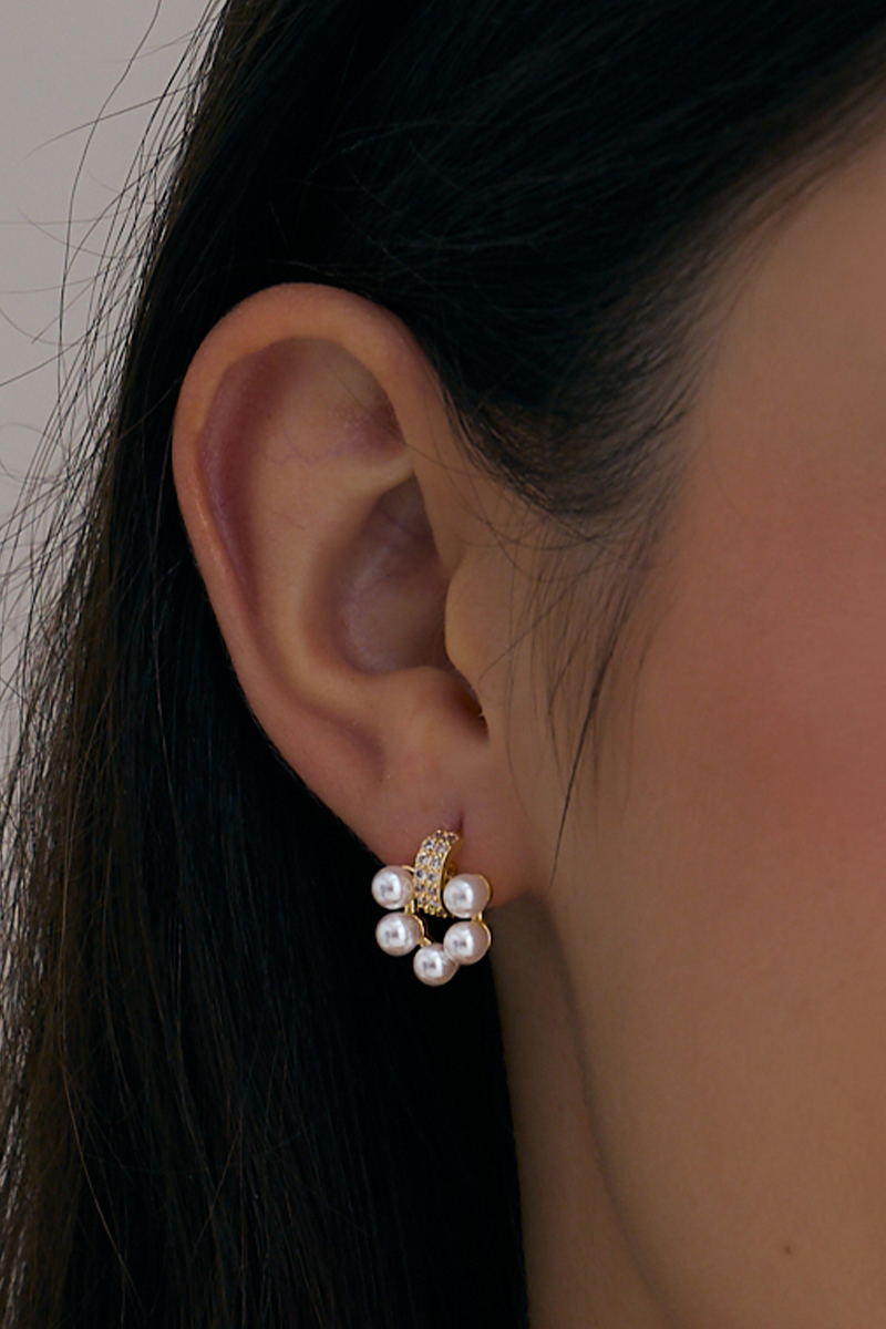 珍珠花環。針式耳環