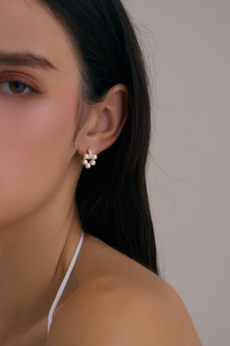珍珠花環。針式耳環