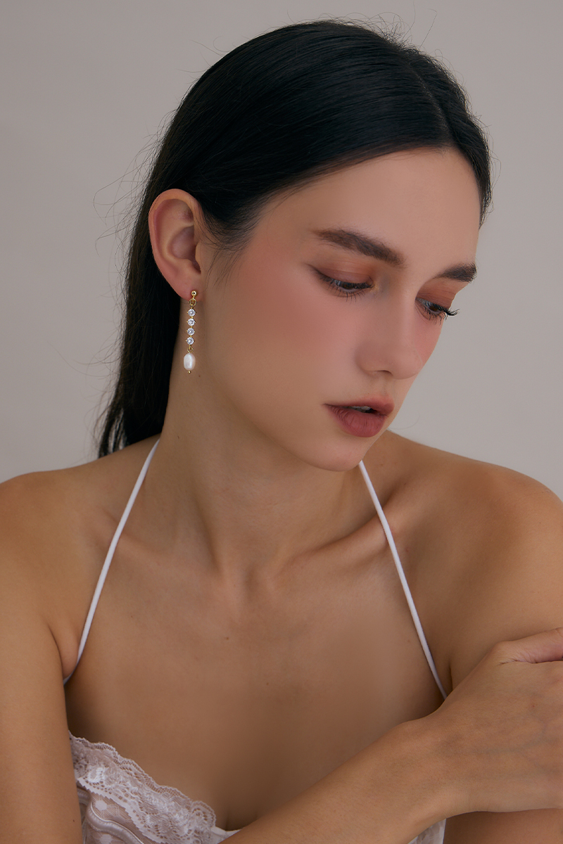 法式珍珠鋯石流蘇。夾式耳環