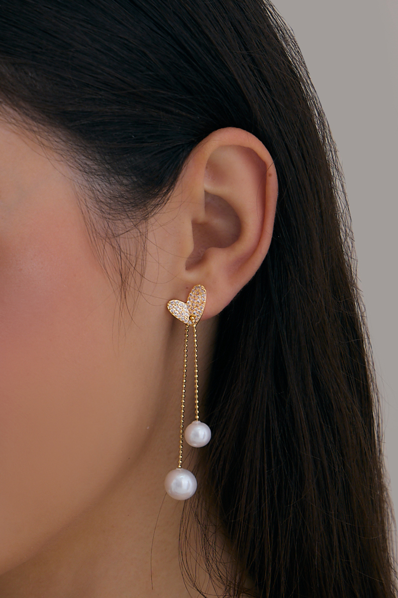 愛心鋯石流線珍珠。夾式耳環