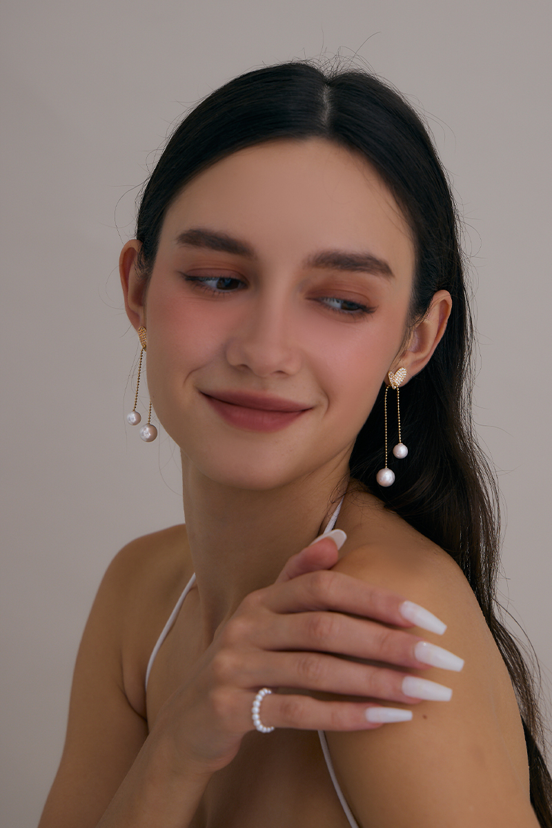 愛心鋯石流線珍珠。夾式耳環