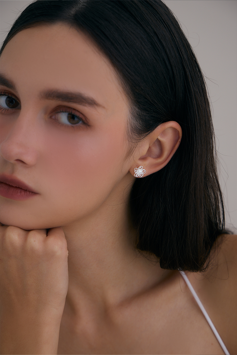 溫柔低調清新小花。針式耳環