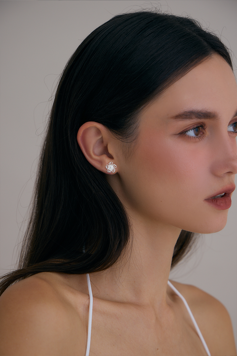 溫柔低調清新小花。針式耳環