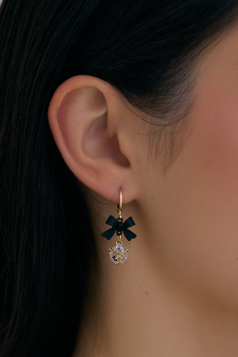 低奢黑色蝴蝶結。針式耳環(黑)