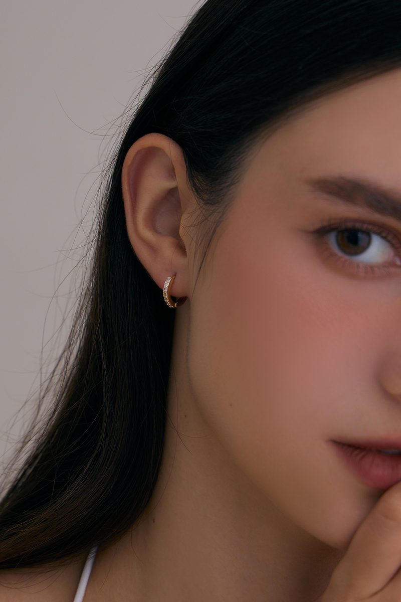 鑲鑽小巧圈圈。針式耳環