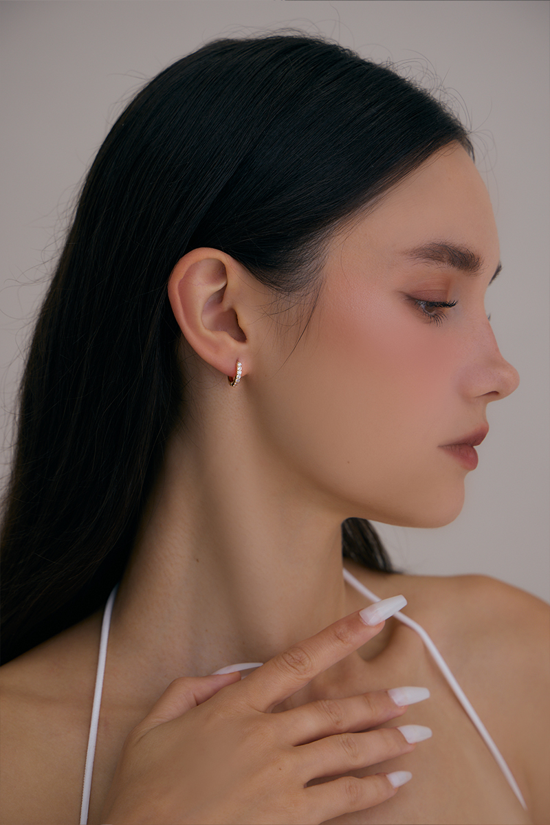 鑲鑽小巧圈圈。針式耳環