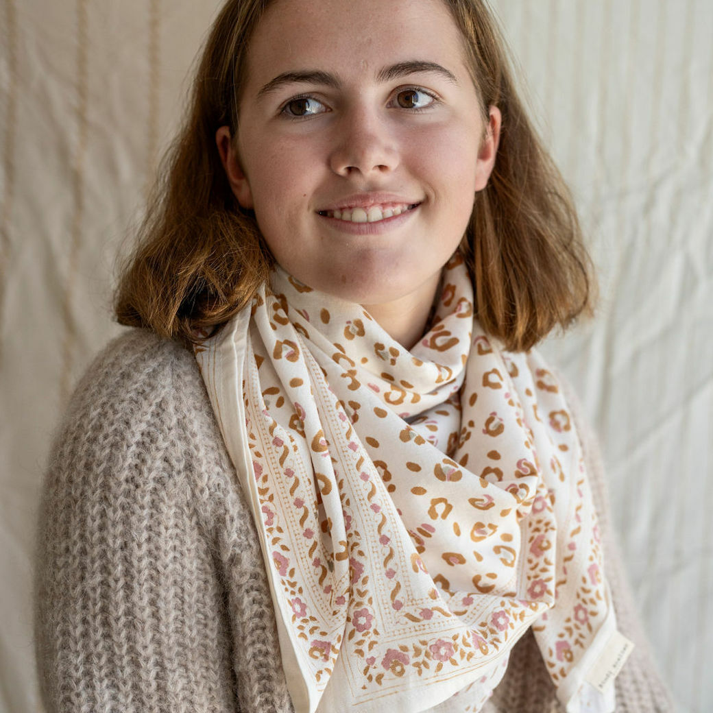 豹紋清柔白 | 領巾