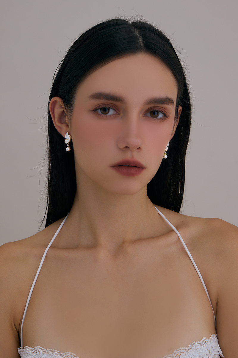 蝴蝶相印。銀針耳環