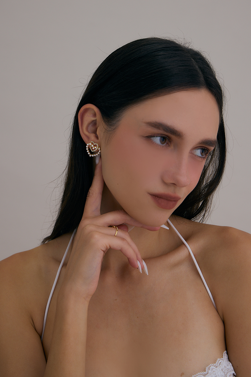 心心相疊。銀針耳環