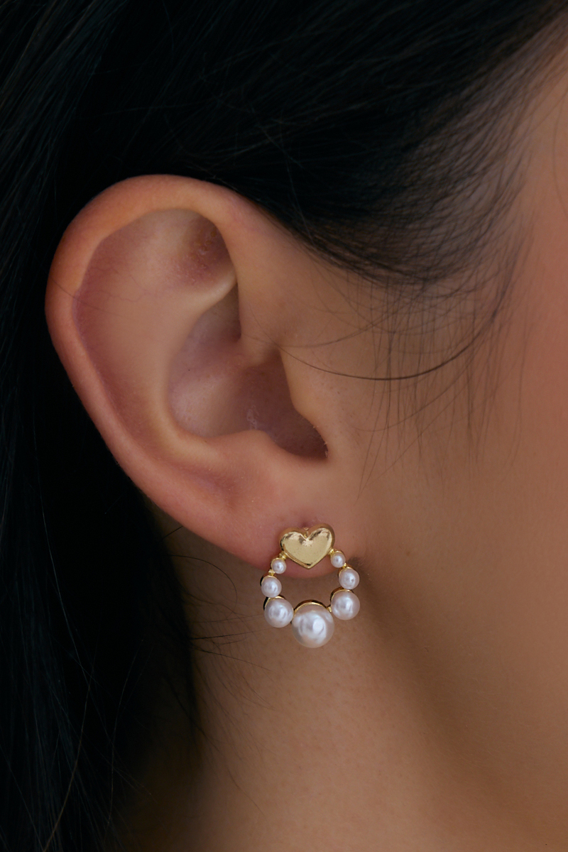 環形愛心珍珠。銀針耳環